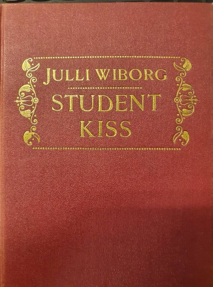 Student kiss