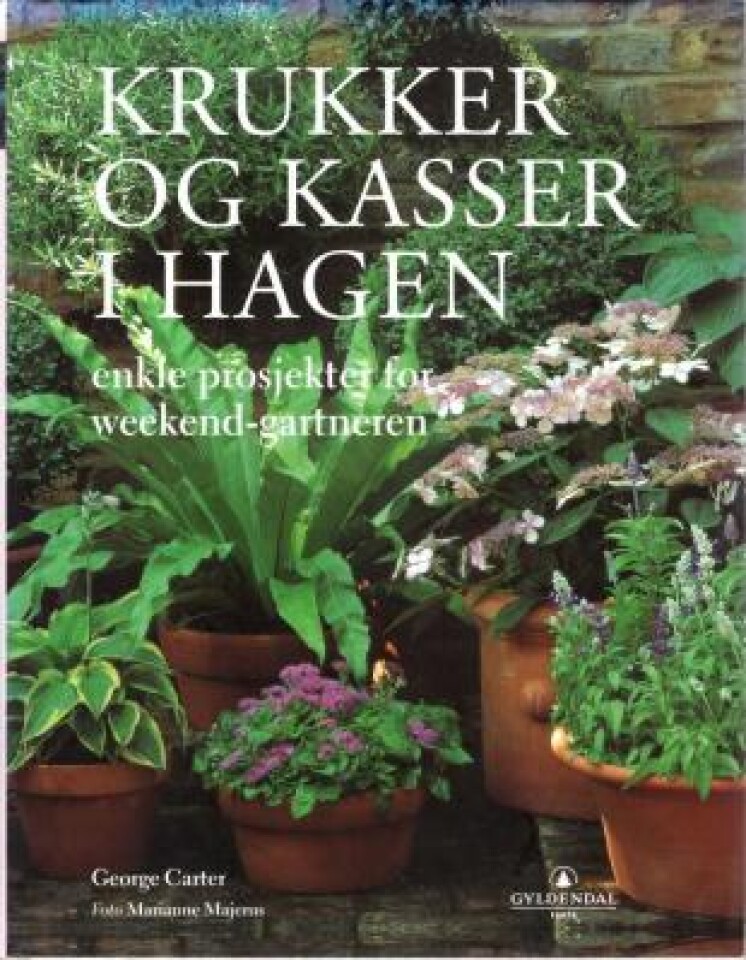 Krukker og kasser i hagen