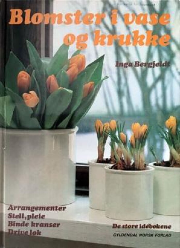 Blomster i vase og krukke. 