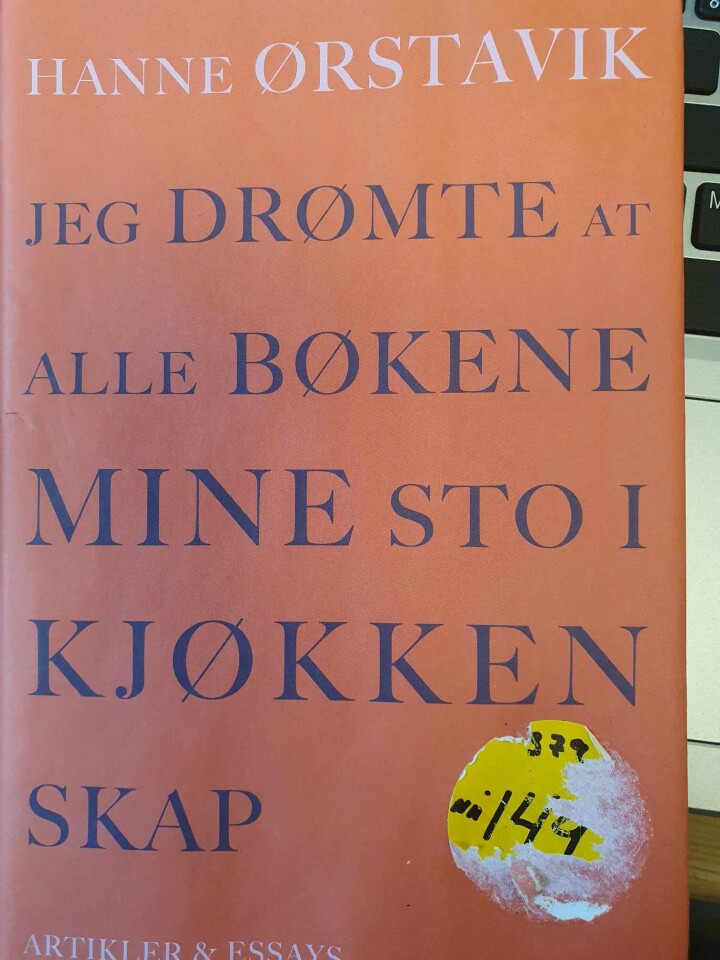 Jeg drømte at alle bøkene mine sto i kjøkkenskap