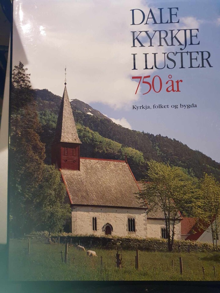 Dale kyrkje i Luster