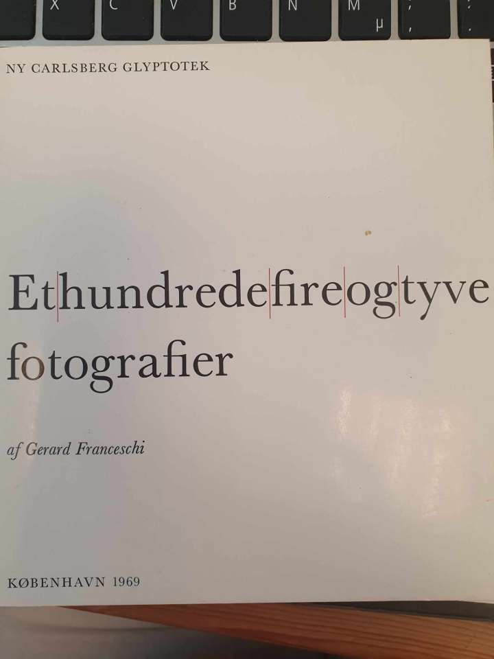 Et hundrede fire og tyve fotografier