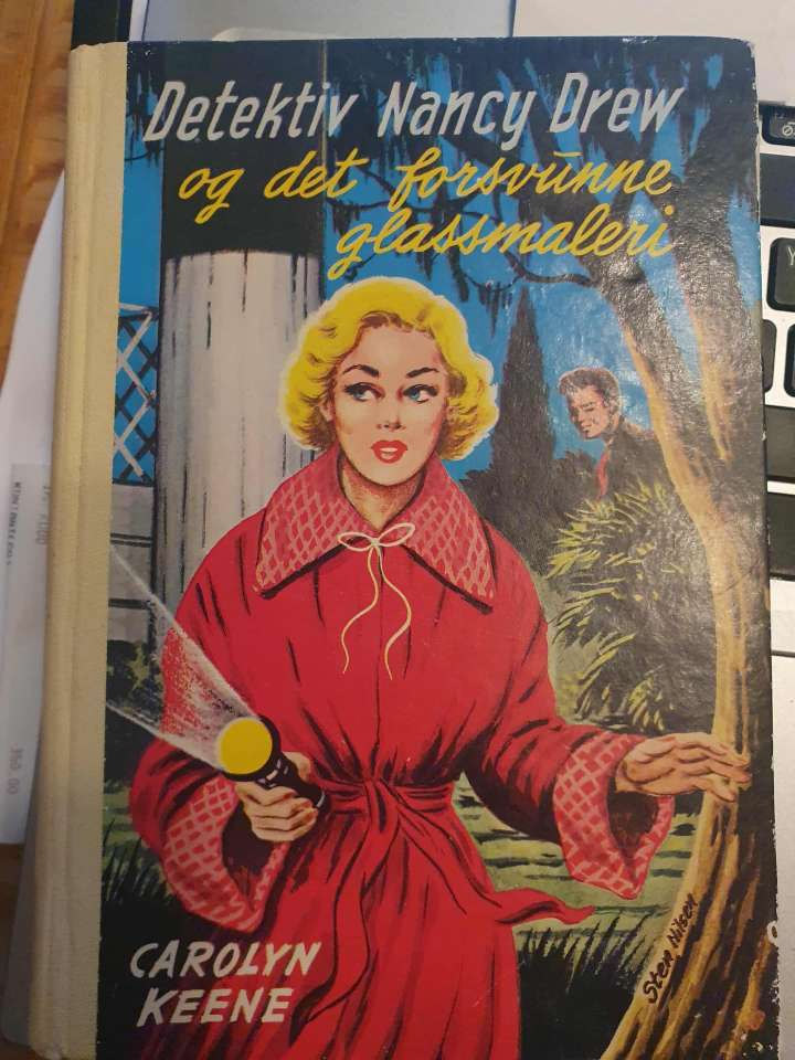 Detektiv Nancy Drew og det forvunne glassmaleri