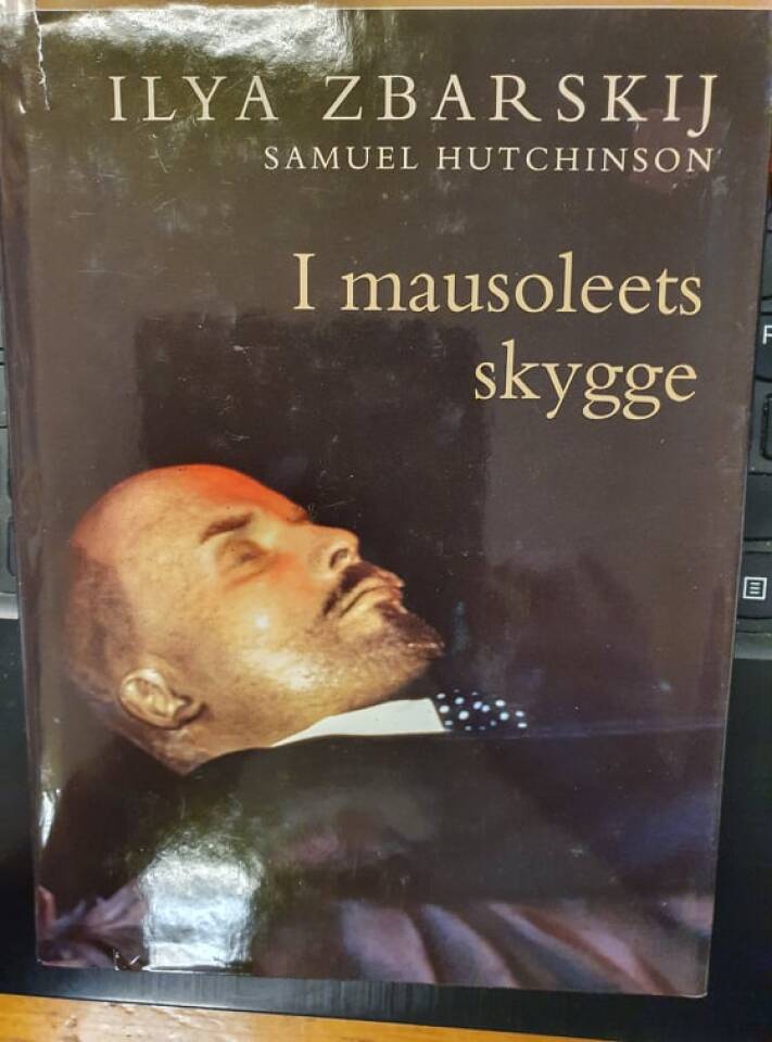 I mausoleets skygge