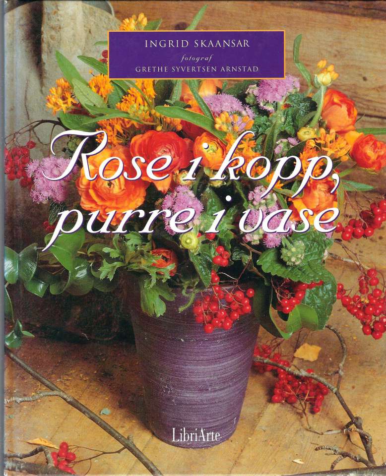 Rose i kopp, purre i vase